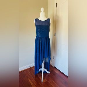 BCBGMAXAZRIA Katrine 2 pc Chiffon
Overlay Dress